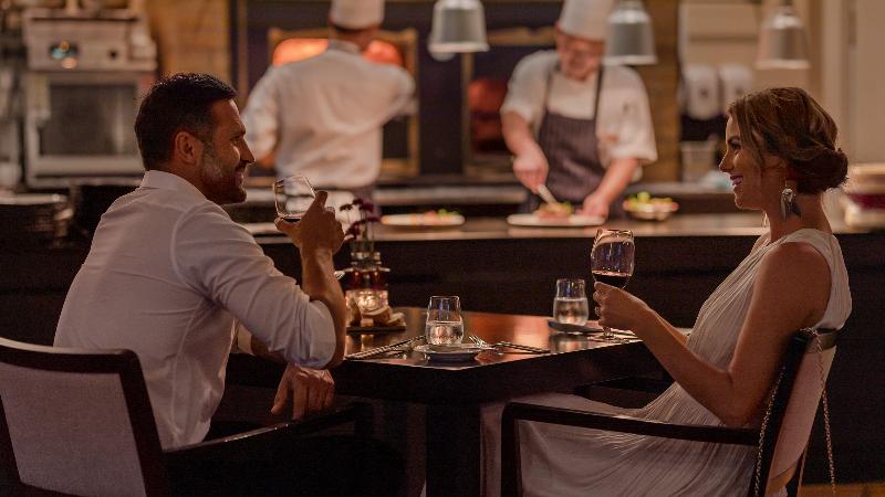 هتل Intercontinental Sanctuary Cove Resort, An Ihg