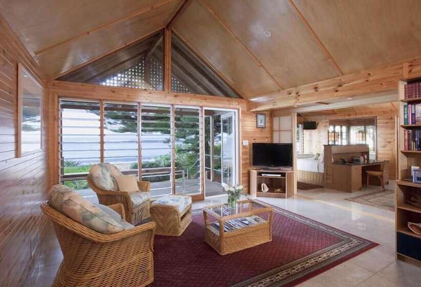 Отель Kims Beachside Retreat