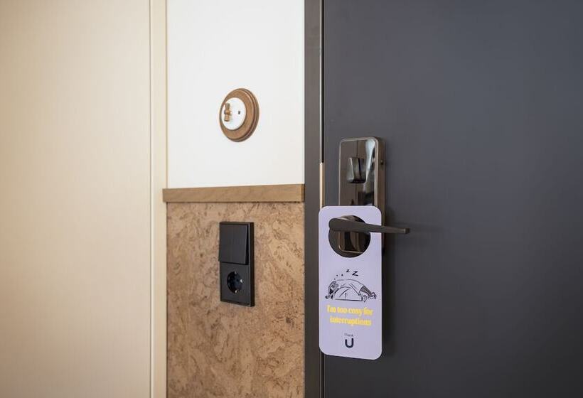 ホテル The Usual Brussels