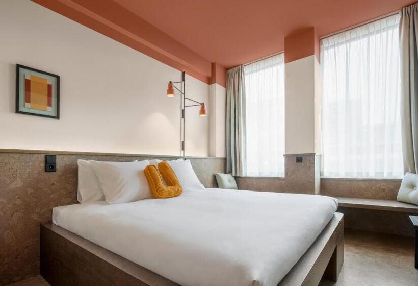 ホテル The Usual Brussels