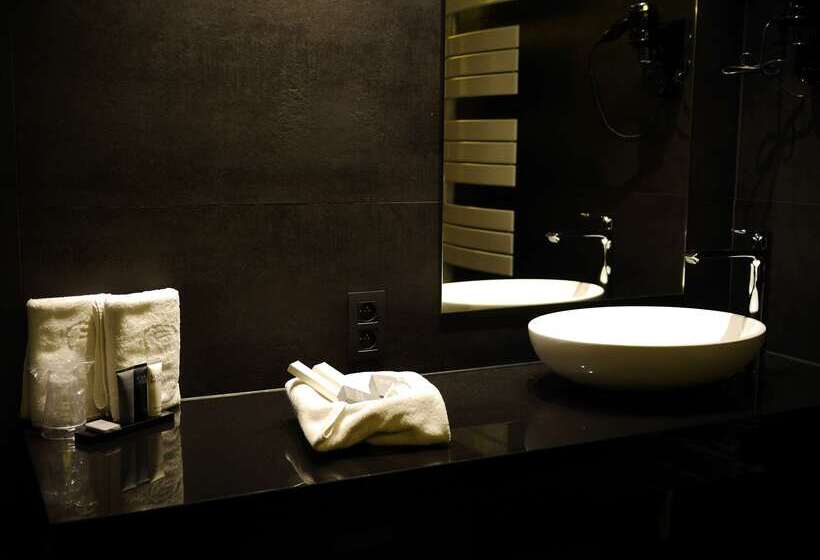 هتل Restaurant Van Der Valk Nivelles Sud