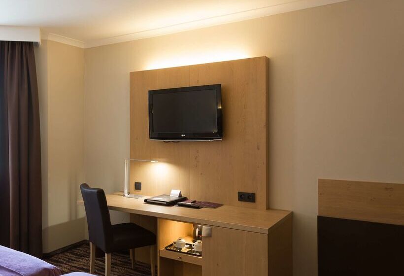 هتل Restaurant Van Der Valk Nivelles Sud