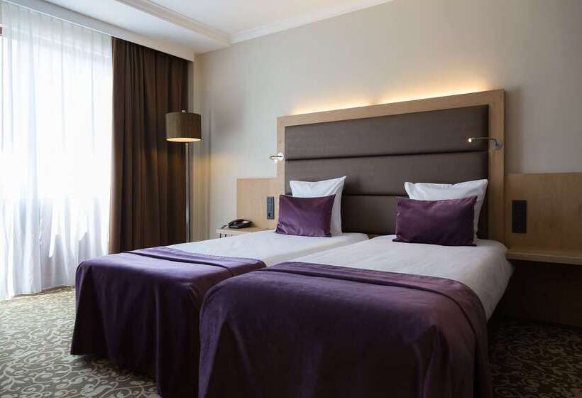 هتل Restaurant Van Der Valk Nivelles Sud