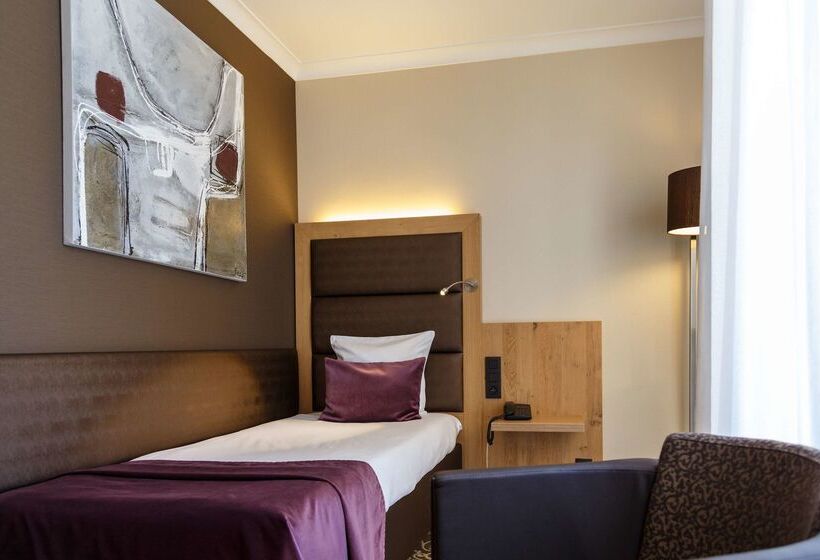 هتل Restaurant Van Der Valk Nivelles Sud