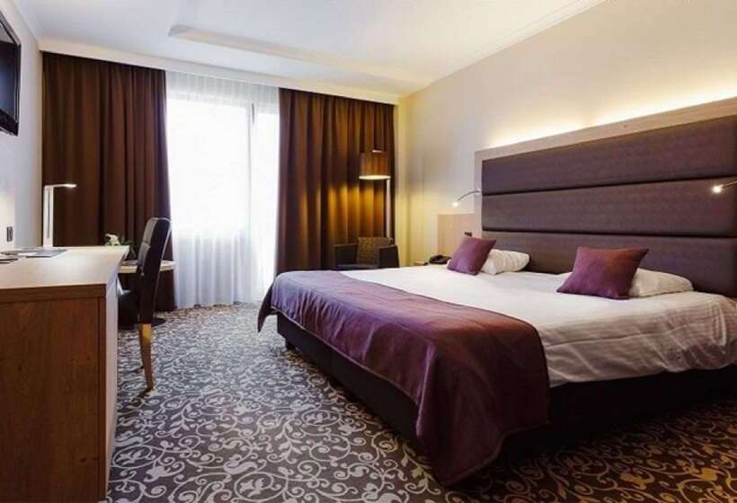 هتل Restaurant Van Der Valk Nivelles Sud