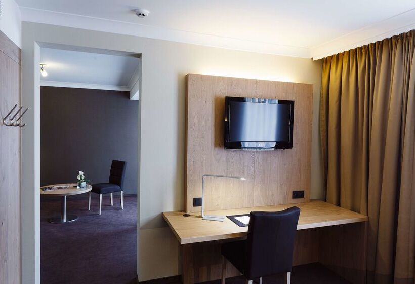 هتل Restaurant Van Der Valk Nivelles Sud