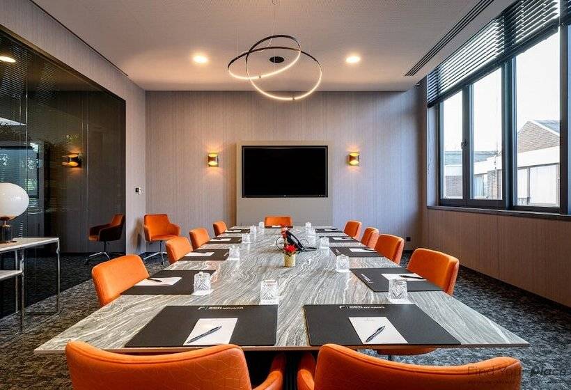 هتل Restaurant Van Der Valk Nivelles Sud