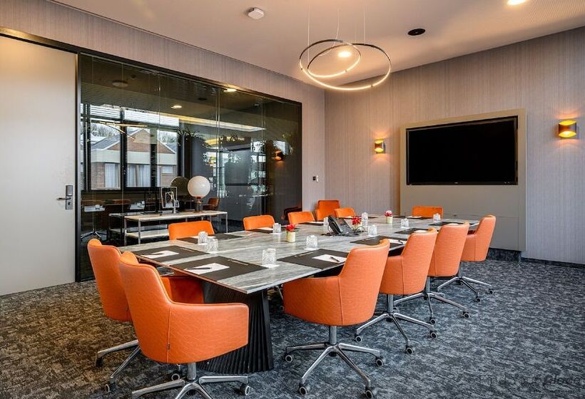 هتل Restaurant Van Der Valk Nivelles Sud