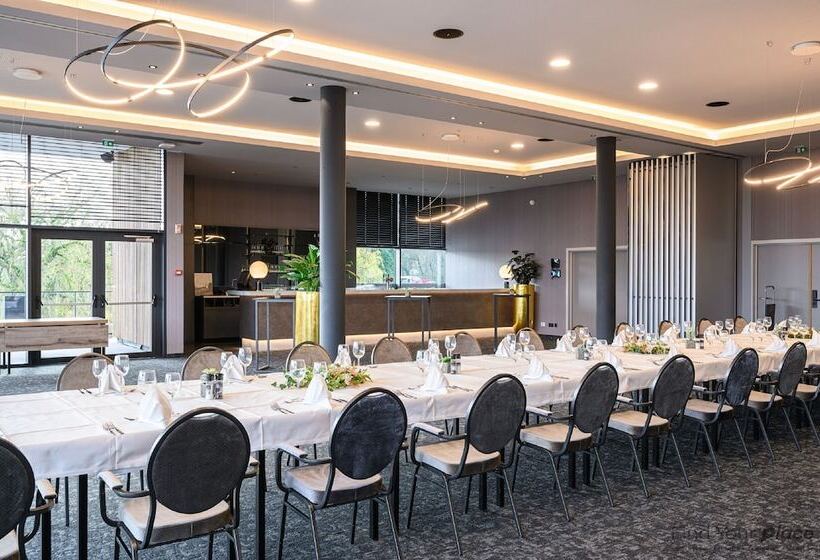 هتل Restaurant Van Der Valk Nivelles Sud