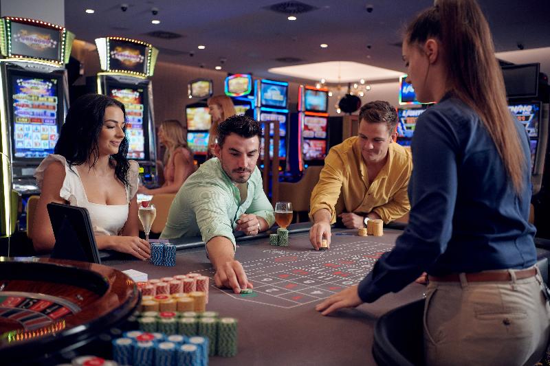 هتل The Ville Resort Casino