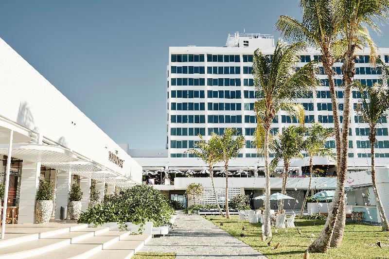 هتل The Ville Resort Casino