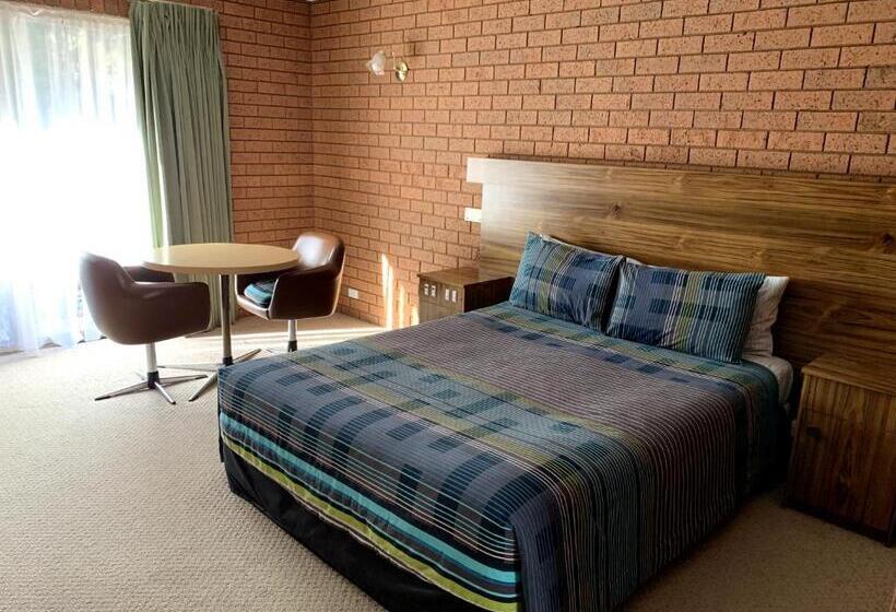 Kingswood Motel