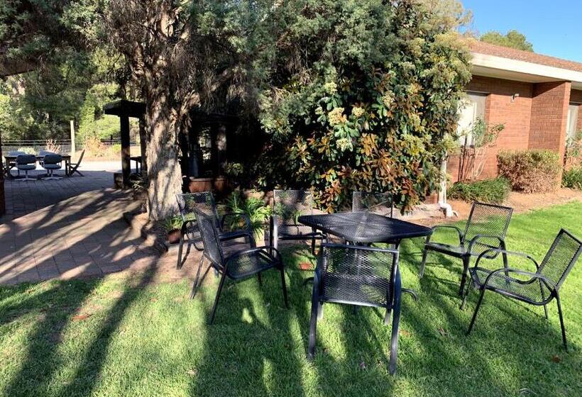 Kingswood Motel
