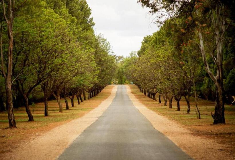 مُتل Renmark Country Club