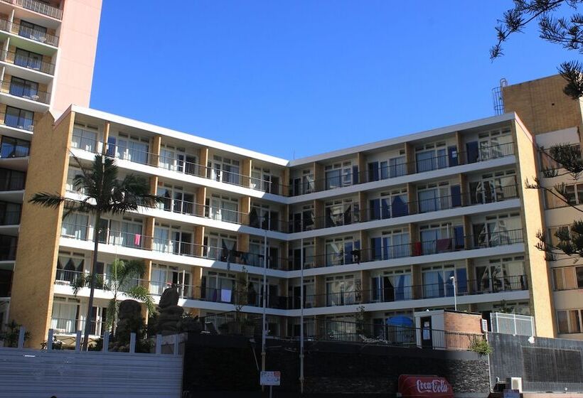 استراحتگاه Bunk Surfers Paradise International Backpacker Hostel