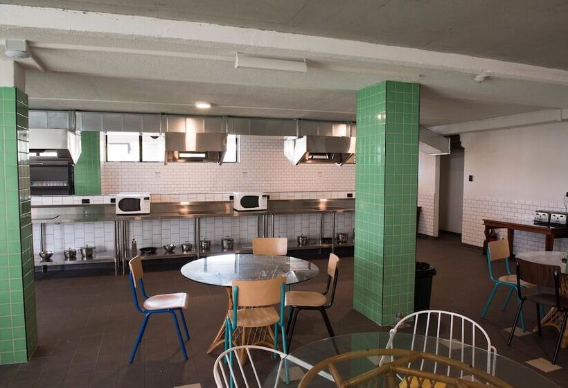 استراحتگاه Bunk Surfers Paradise International Backpacker Hostel