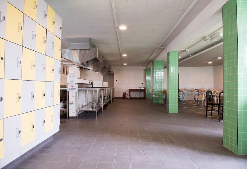 استراحتگاه Bunk Surfers Paradise International Backpacker Hostel