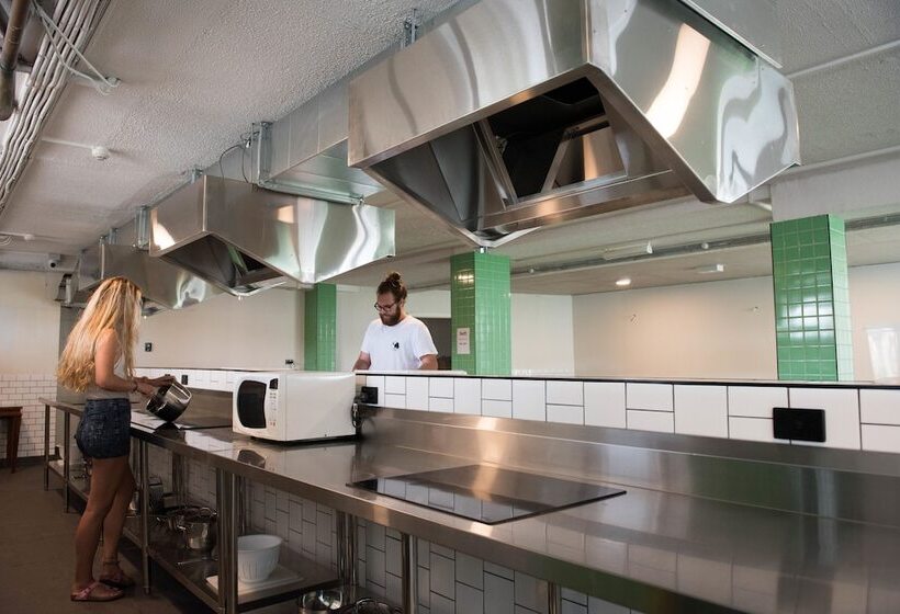 استراحتگاه Bunk Surfers Paradise International Backpacker Hostel