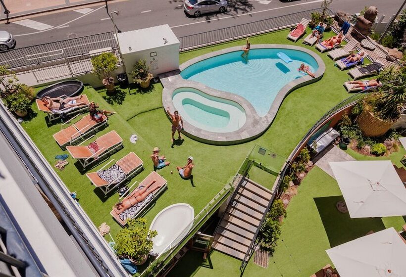 استراحتگاه Bunk Surfers Paradise International Backpacker Hostel