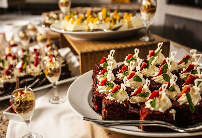 ホテル Avani Maseru