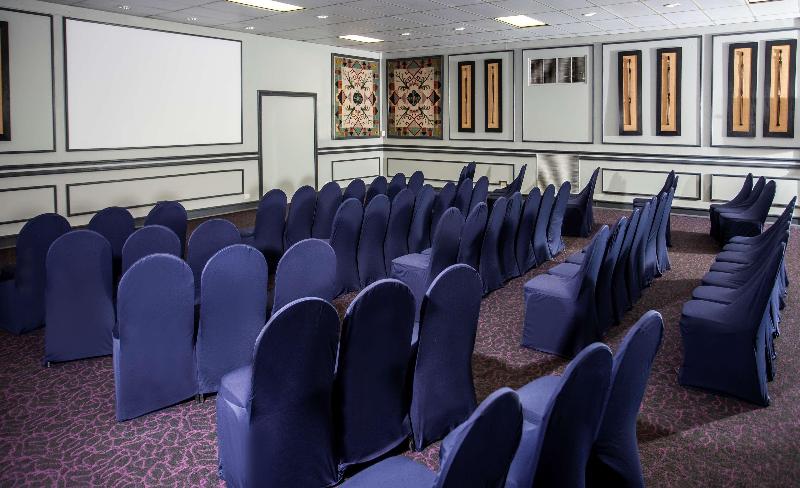 ホテル Avani Maseru