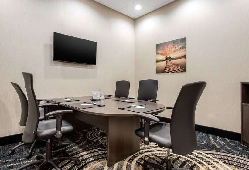 Clarion Hotel & Suites