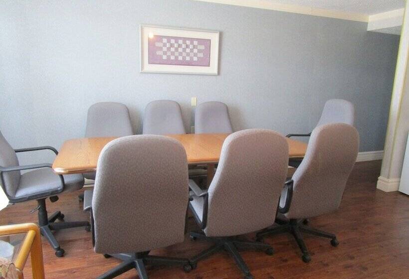 Hotel Claymore Inn And Suites