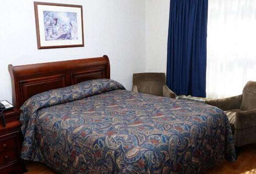 فندق Claymore Inn And Suites