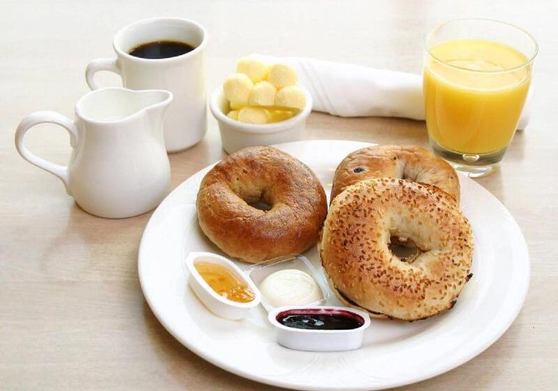 هتل Colony Club Inn & Suites