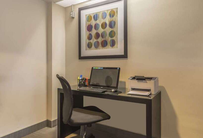 هتل Comfort Inn