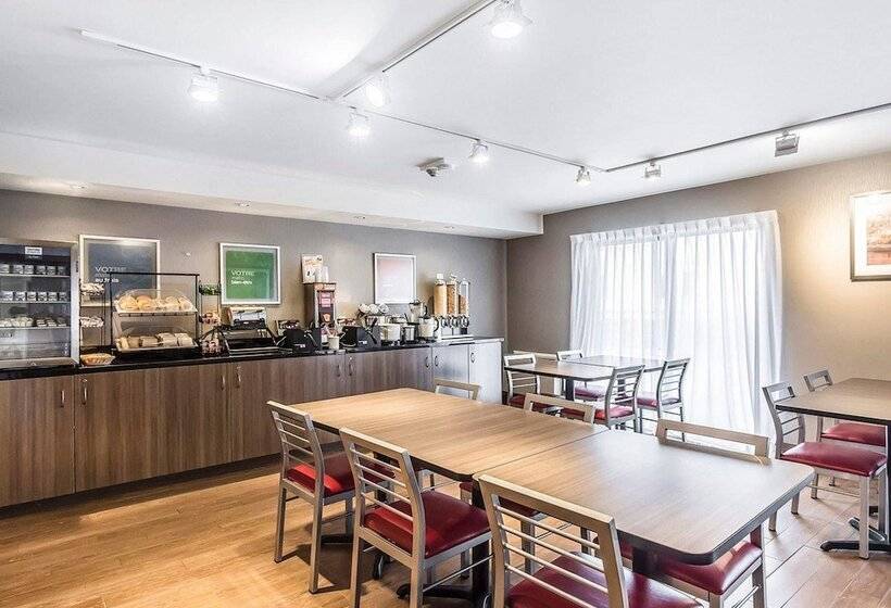 בית מלון כפרי Comfort Inn