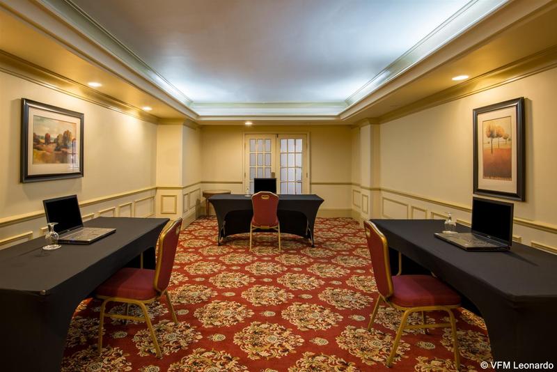 هتل Crowne Plaza Fredericton Lord Beaverbrook, An Ihg
