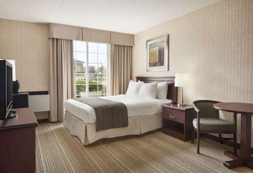 هتل Days Inn By Wyndham Brantford