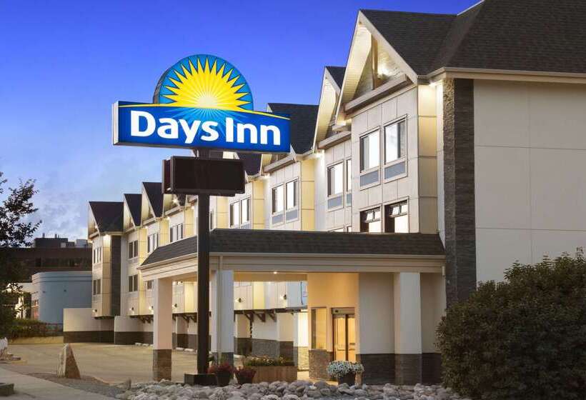 בית מלון כפרי Days Inn By Wyndham Calgary Northwest