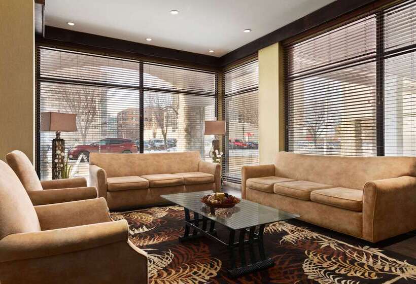 فندق Days Inn By Wyndham Edmonton Downtown