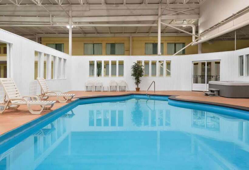 هتل Days Inn Blainville & Centre De Conférence