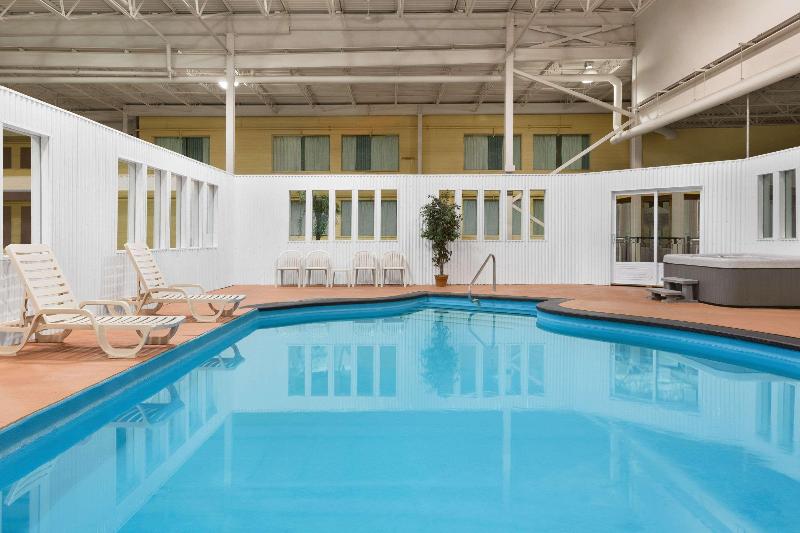 هتل Days Inn Blainville & Centre De Conférence
