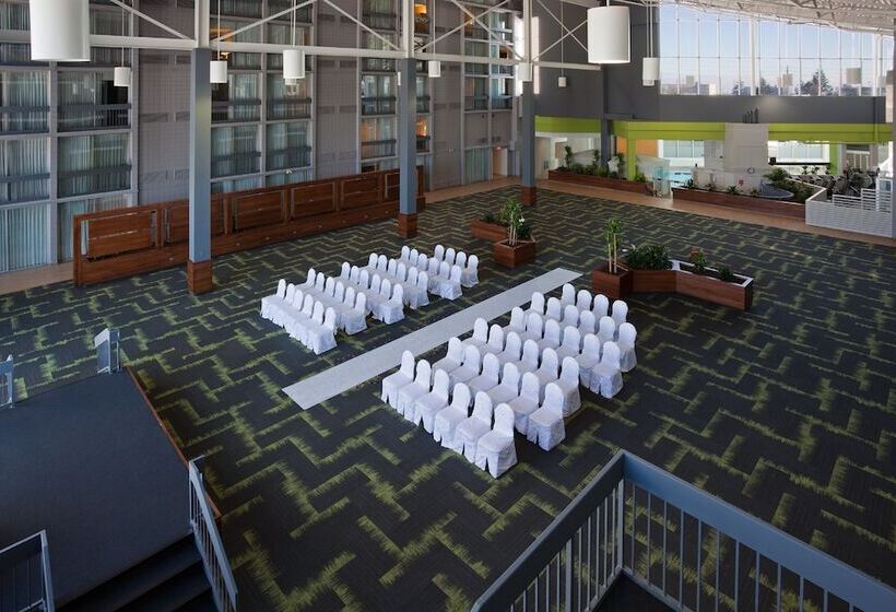Holiday Inn Burlington Hotel & Conference Centre, An Ihg