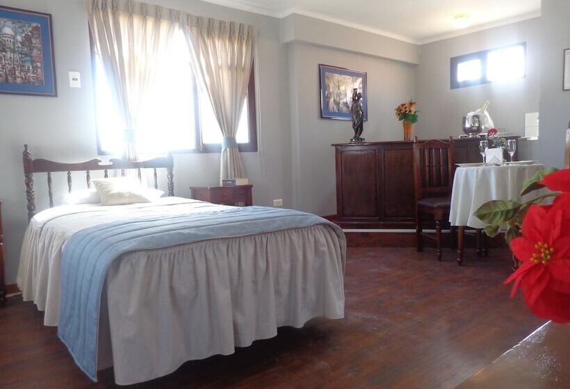 هتل Hostal Colonial