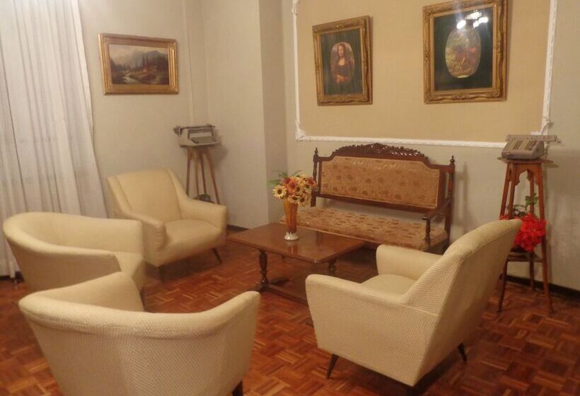 هتل Hostal Colonial