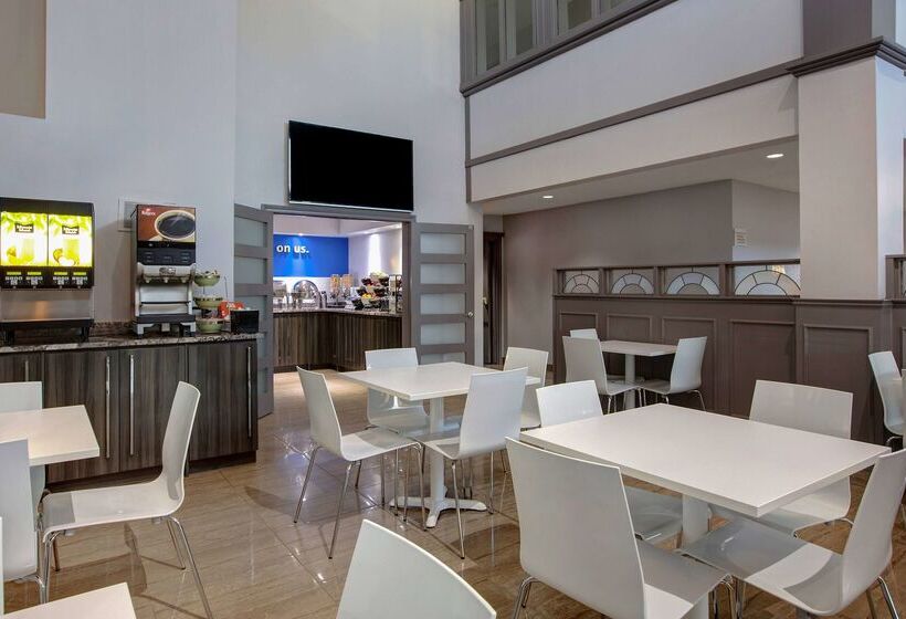 هتل Days Inn By Wyndham Barrie