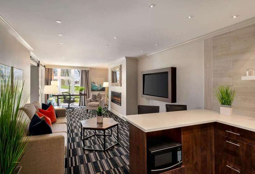 בית מלון כפרי Ramada By Wyndham Cornwall