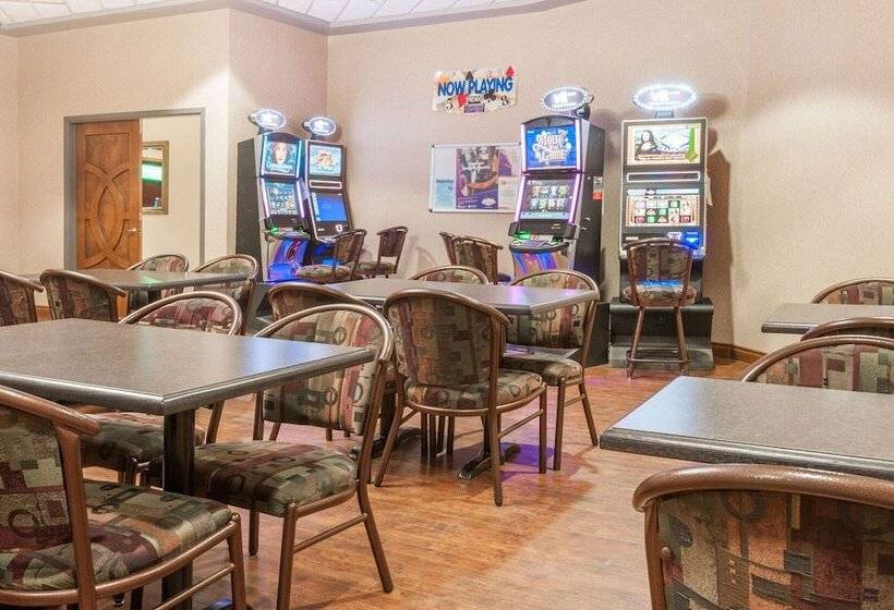 فندق Ramada By Wyndham Edmonton South