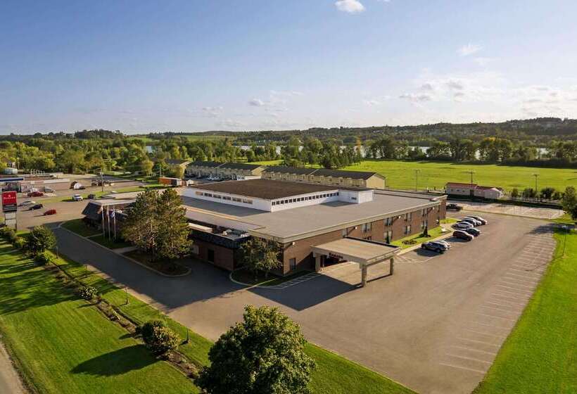 هتل Ramada By Wyndham Fredericton