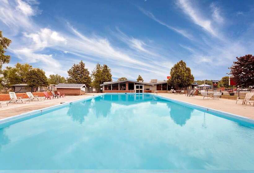 酒店 Ramada By Wyndham Gananoque Provincial Inn