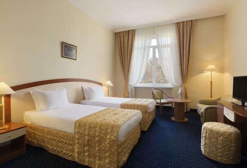 호텔 Ramada By Wyndham Plovdiv Trimontium