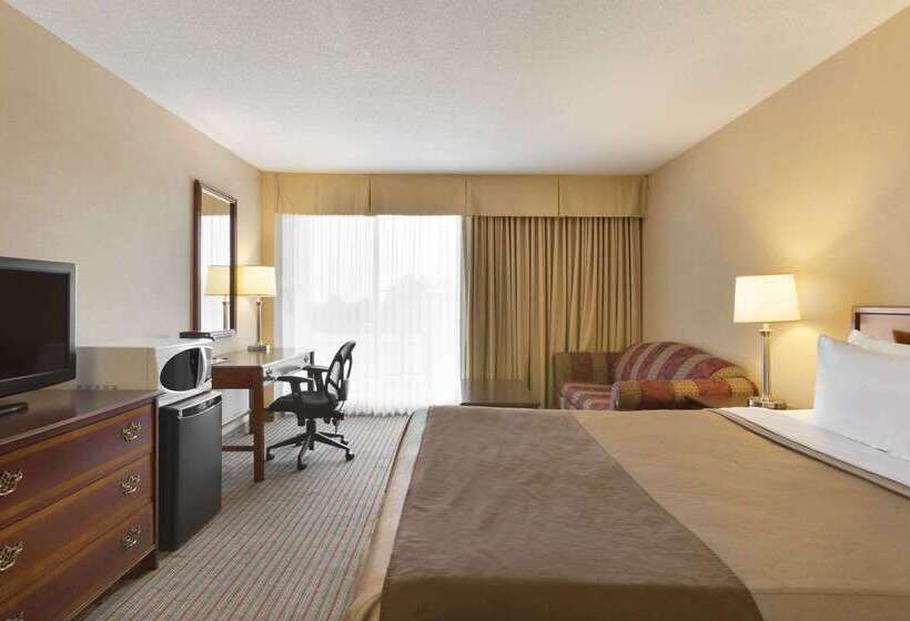 酒店 Ramada By Wyndham Belleville Harbourview Conference Center