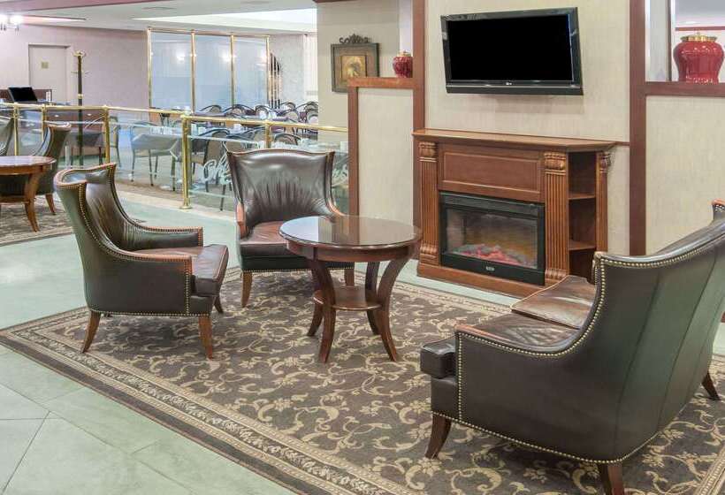 בית מלון כפרי Ramada Plaza By Wyndham Calgary Downtown