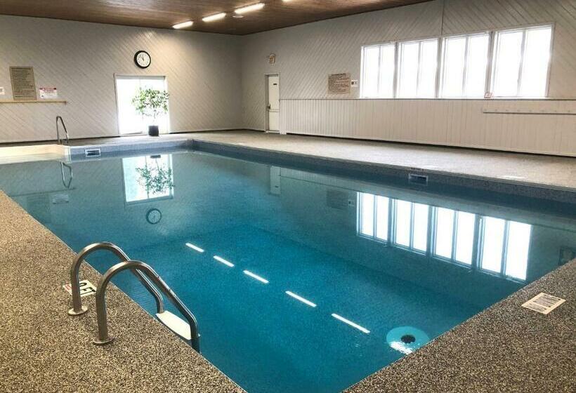 Отель Red Pine Inn & Conference Centre