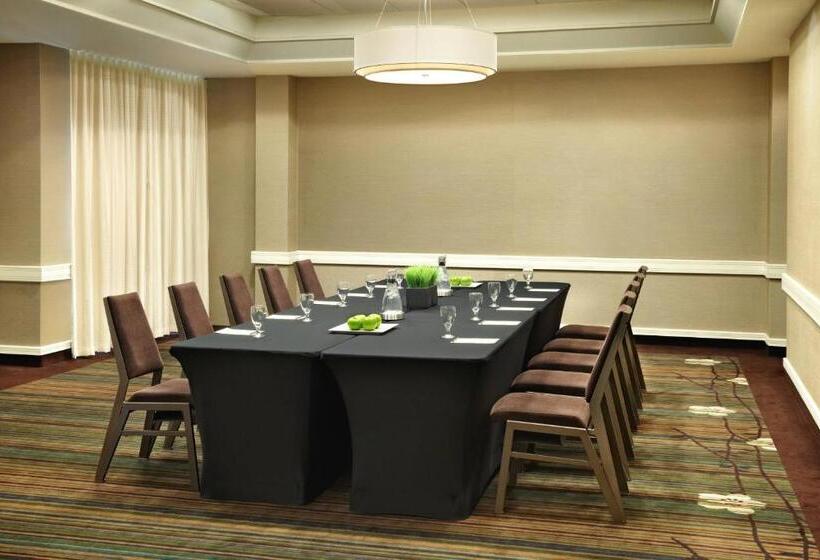 هتل Sheraton Cavalier Calgary